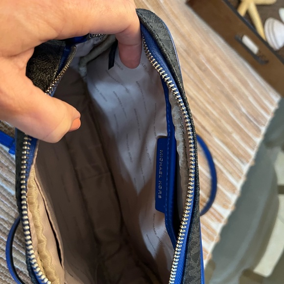 NWOT Michael Kors, Black Logo, Jet Set Camera Shoulder Bag - Picture 7 of 16